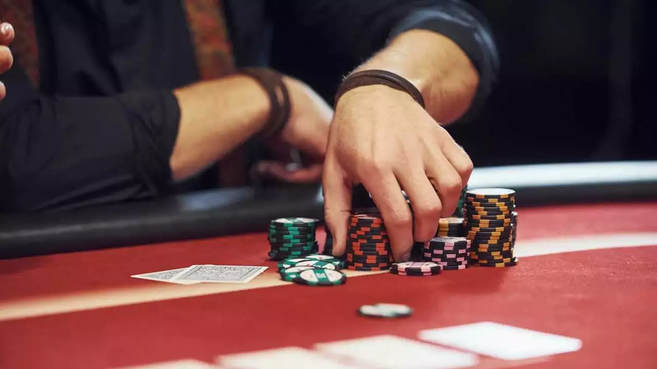 Apakah ada turnamen poker dengan batas tertentu?